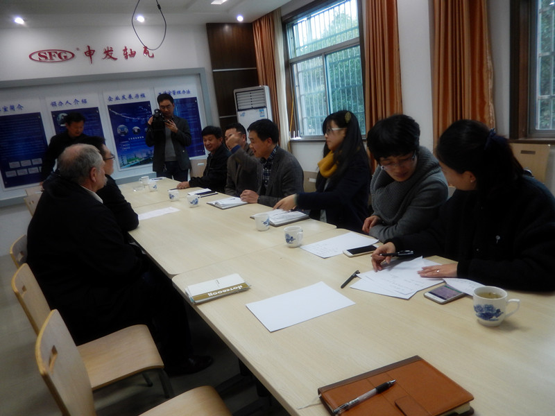 外國專家團隊與外專局領導一行進行座談